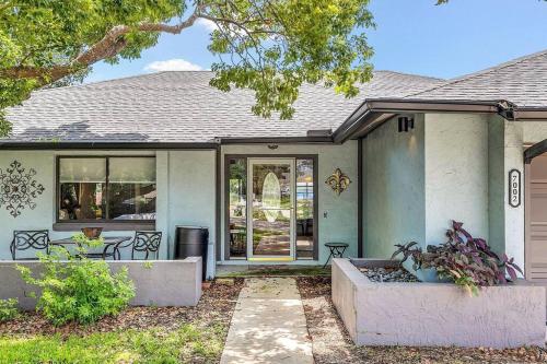 Tranquil Oasis 4BR Pool Home in Kelet-Orlando