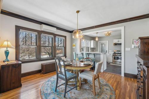 Sky Apt in Majestic MPLS Duplex in Minneapolis, USA