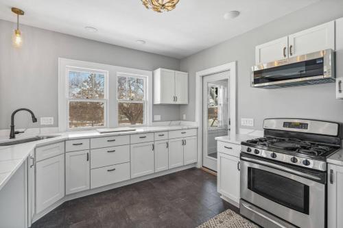 Sky Apt in Majestic MPLS Duplex in Minneapolis, USA