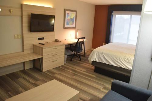 Holiday Inn Express Hotel & Suites McPherson By IHG