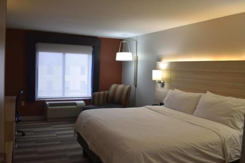 Holiday Inn Express Hotel & Suites McPherson By IHG