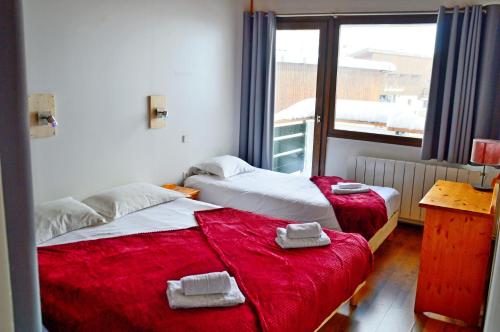 3 twin beds