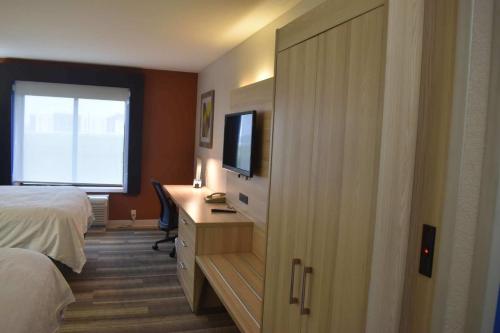 Holiday Inn Express Hotel & Suites McPherson By IHG - 편의 시설/서비스