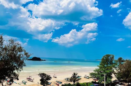 沙滩, 炫彩湾-Twenty Two旗下 (Dazzle bay by Twenty Two) in 米瑞莎