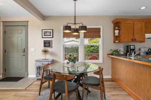 2min walk downtown-Pet Friendly-Offstreet Parking in Saugatuck, USA