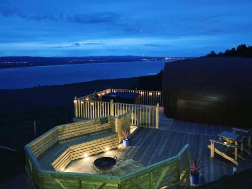 balcon/terasă, Seaview Cabin Sleeps 2 -Hot Tub -Smart Tv -Parking in Newburgh