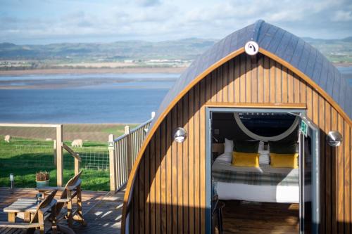 Vedere exterior, Seaview Cabin Sleeps 2 -Hot Tub -Smart Tv -Parking in Newburgh