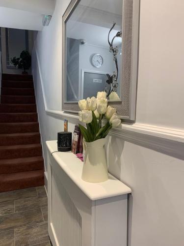 Entrance, Relax Inn Guest House in Brighton and Hove