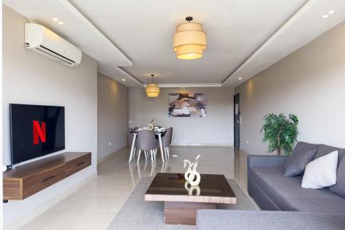 Flattering 2BDR - 5 min to Airport, Cairo