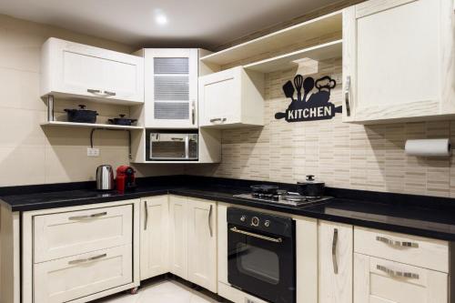 Flattering 2BDR - 5 min to Airport, Cairo (photo 10)