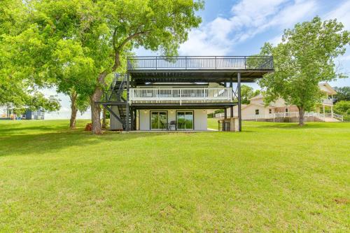 Granbury Home with Lake Views about 6 Mi to Boat Launch!