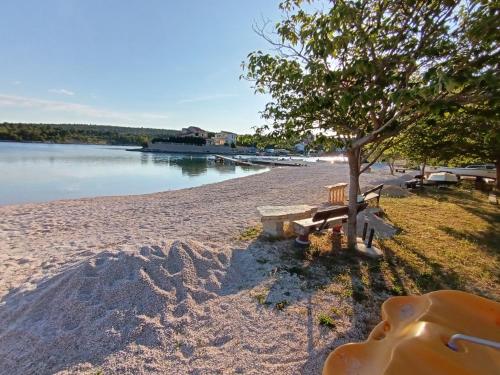 沙灘, House Ivana with jacuzzi in 奧布羅瓦茨