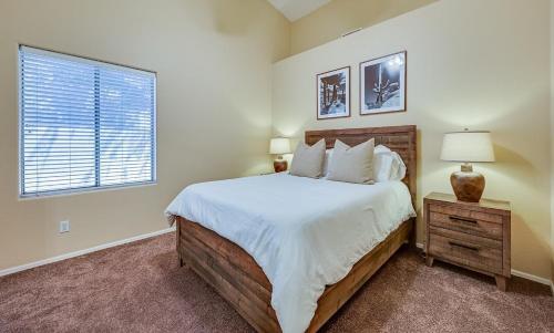 CRESCENT - Stunning Lake View with Pool, BBQ and Sunsets detail