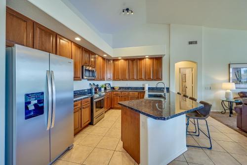 CRESCENT - Stunning Lake View with Pool, BBQ and Sunsets CRESCENT - Stunning Lake View with Pool, BBQ and Sunsets