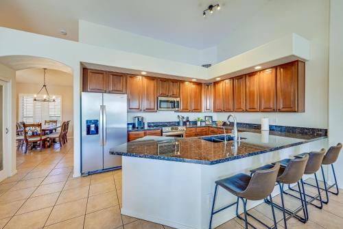 CRESCENT - Stunning Lake View with Pool, BBQ and Sunsets in Sun Lakes