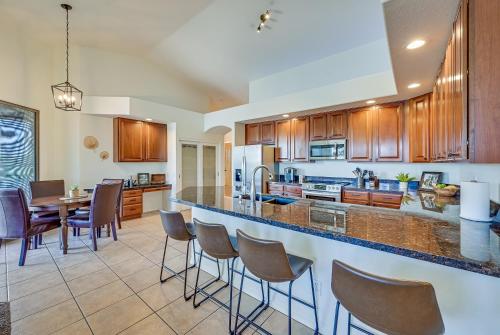 CRESCENT - Stunning Lake View with Pool, BBQ and Sunsets in Sun Lakes