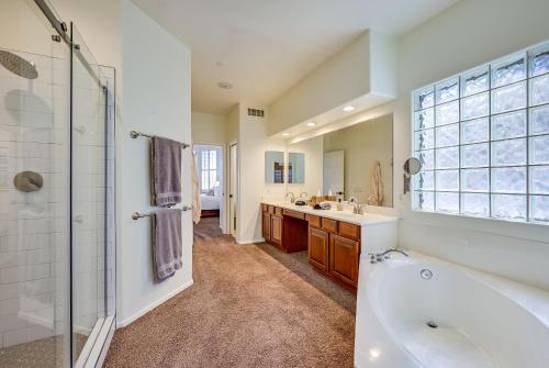 CRESCENT - Stunning Lake View with Pool, BBQ and Sunsets in Sun Lakes