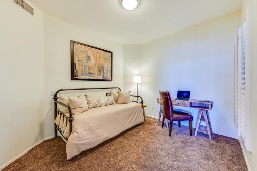 CRESCENT - Stunning Lake View with Pool, BBQ and Sunsets CRESCENT - Stunning Lake View with Pool, BBQ and Sunsets