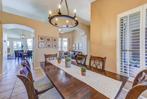 CRESCENT - Stunning Lake View with Pool, BBQ and Sunsets in Sun Lakes