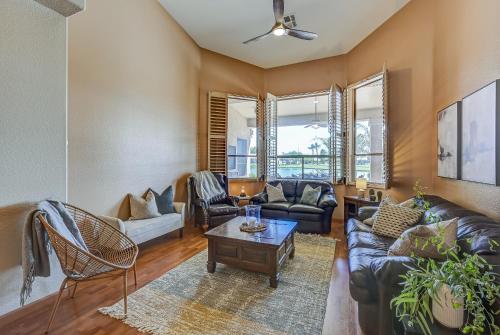 CRESCENT - Stunning Lake View with Pool, BBQ and Sunsets CRESCENT - Stunning Lake View with Pool, BBQ and Sunsets