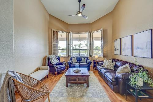 CRESCENT - Stunning Lake View with Pool, BBQ and Sunsets in Sun Lakes