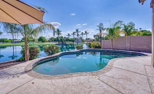 CRESCENT - Stunning Lake View with Pool, BBQ and Sunsets CRESCENT - Stunning Lake View with Pool, BBQ and Sunsets