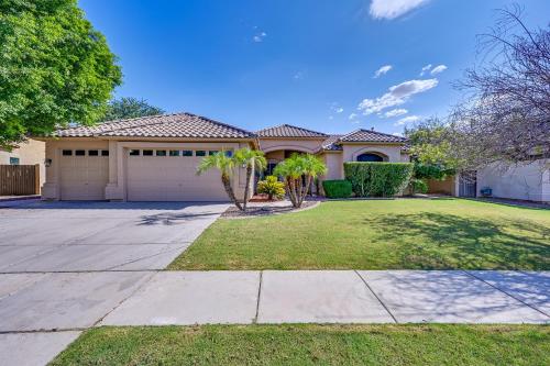 CRESCENT - Stunning Lake View with Pool, BBQ and Sunsets CRESCENT - Stunning Lake View with Pool, BBQ and Sunsets