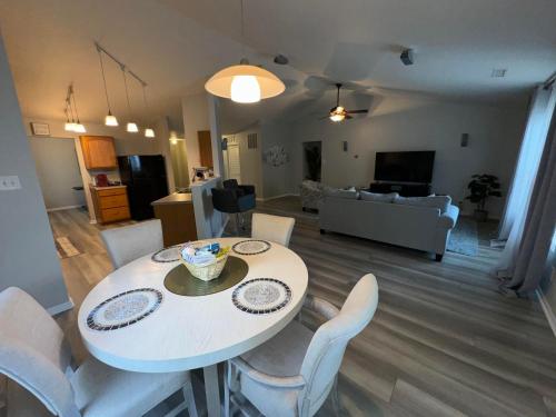 Beautifully Designed & Luxurious in Greensboro, USA