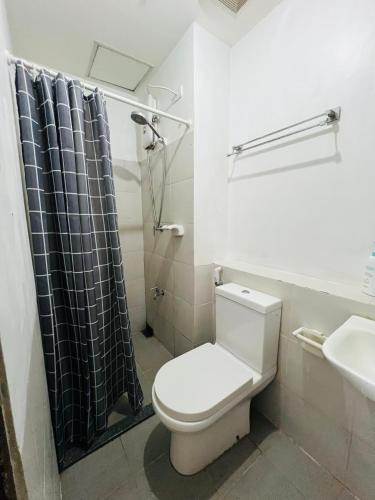 Vinia Infinity Studio 2 Near Malls with WiFi Netflix and Karaoke, Manila (zdjęcie 11)