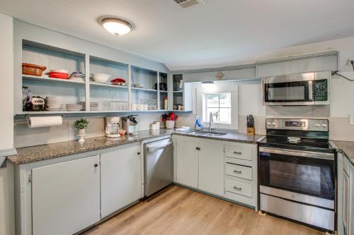 Charming Hot Springs Home 2 Mi to Bathhouse Row! in Hot Springs, USA