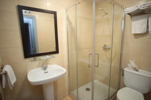 ห้องน้ำ, Hostal Santa Barbara in โซเรีย