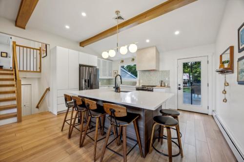 Modern Mid-Century Retreat in Exton