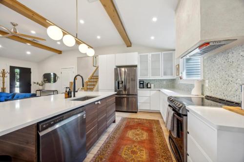 Modern Mid-Century Retreat in Exton