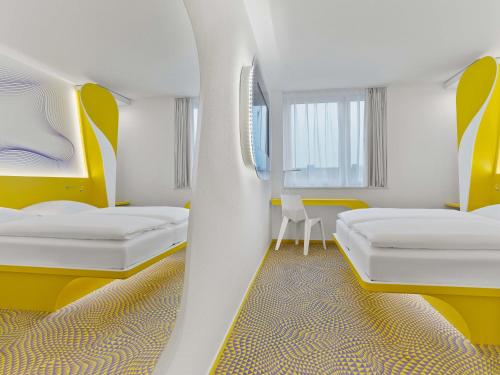 Prize by Radisson, Hannover City near Monument to Ernest Augustus