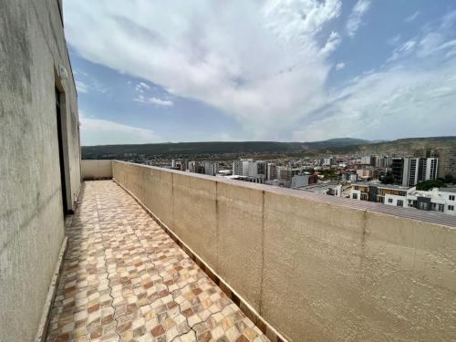 15th Floor flat with Fireplace & 3 big Balconies, Tbilisi (zdjęcie 3)