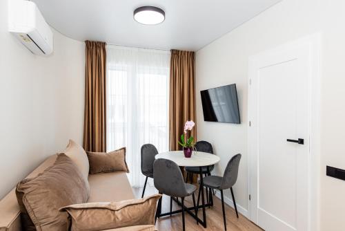 Quadruple Room with Balcony image 10