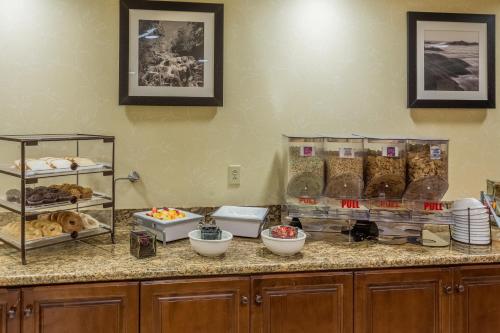 餐廳, 諾克斯維爾錫達布拉夫麗怡酒店 (Country Inn & Suites by Radisson, Knoxville at Cedar Bluff, TN) in 諾克斯維爾市郊
