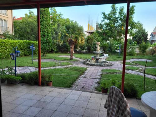 Vreshtat e Liqenit-Ezerski Llozja in ستروجا