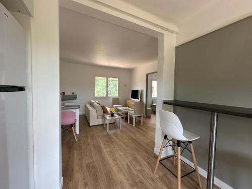 Magnifique appartement T3 rénové avec goût au coeur des vignes (Magnifique appartement T3 renove avec gout au coeur des vignes) in Cogolin