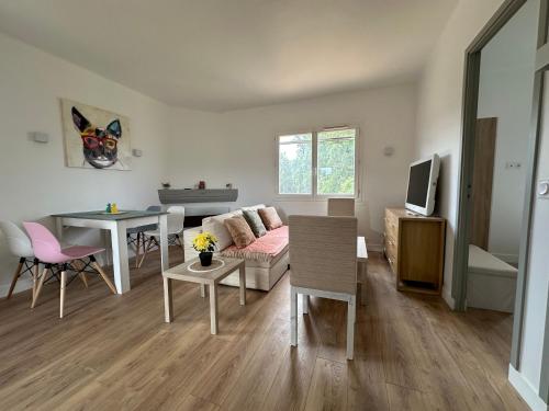 Magnifique appartement T3 rénové avec goût au coeur des vignes (Magnifique appartement T3 renove avec gout au coeur des vignes) in Cogolin