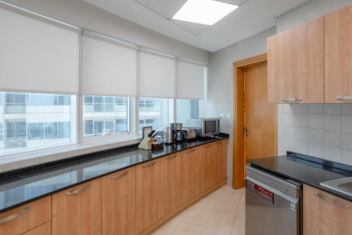 Kitchen, Tamani Marina Hotel and Hotel Apartments in Dubai Marina