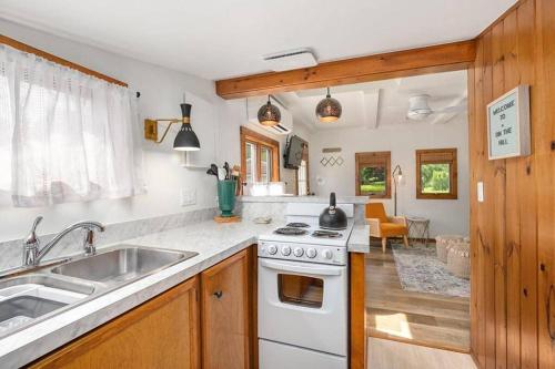 2min walk Downtown - Outdoor Patio - Pet Friendly in Saugatuck, USA