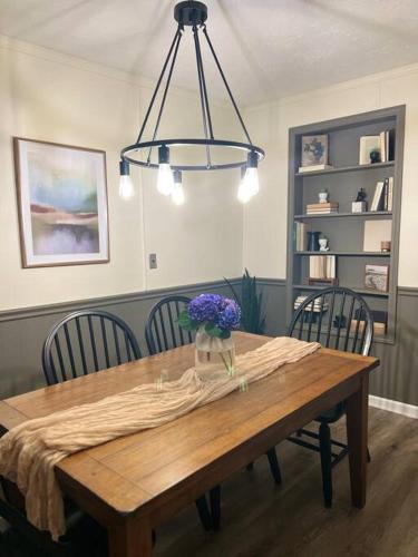 Quaint City Cottage Bremen, Ga in บรีเมน (GA)