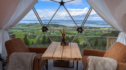 Omgeving, Forbord Dome in Stjordal