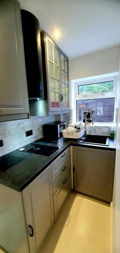 Rose Homestay Brighton - Free parking Ensuite studio room near Brighton Uni in Woodingdean