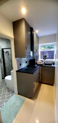Rose Homestay Brighton - Free parking Ensuite studio room near Brighton Uni in Woodingdean