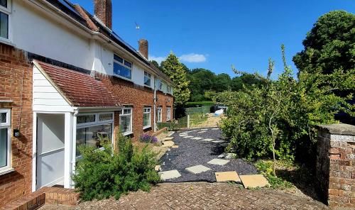 Garden, Rose Homestay Brighton - Free parking Ensuite studio room near Brighton Uni in Woodingdean