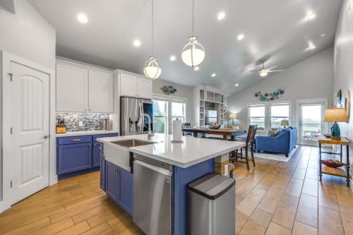 1 Mi to Beach Access Coastal Port Aransas Home