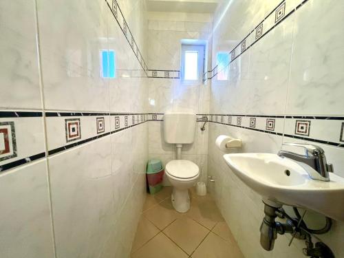 Apartment with Sea View image 2