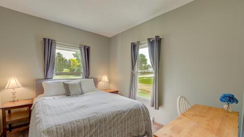 Blue Iris House - 5 Beds Walking Distance to Beach in Lake City, USA